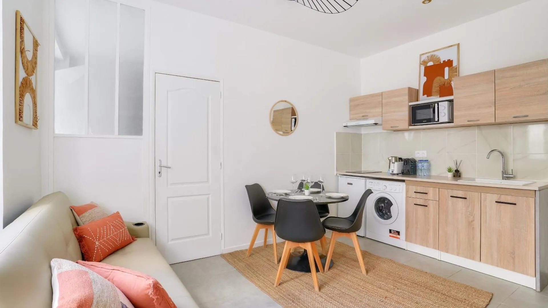 2 Bedrooms In The 15th District