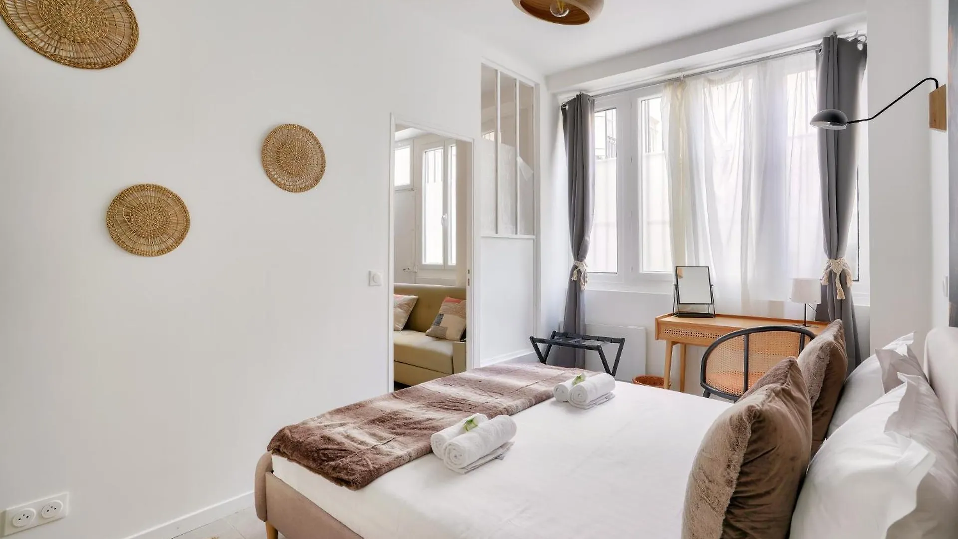 2 Bedrooms In The 15th District Paris