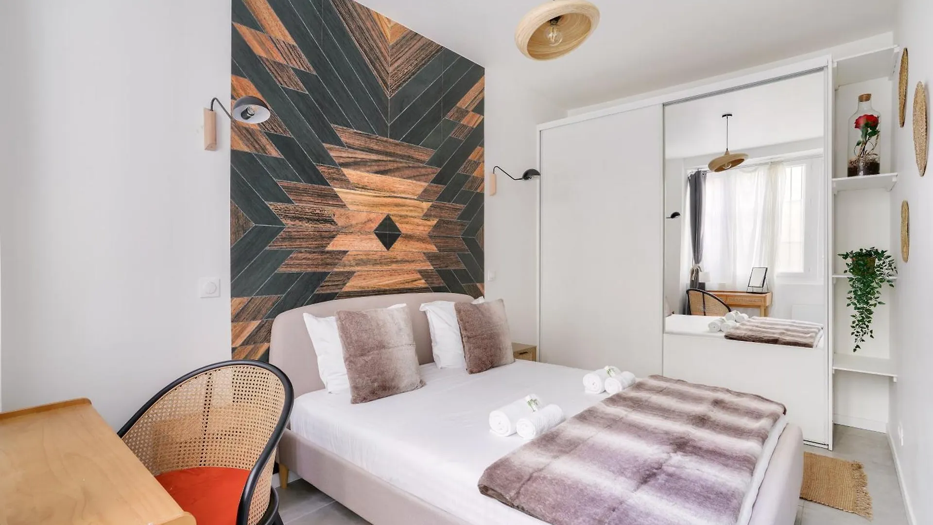 2 Bedrooms In The 15th District
